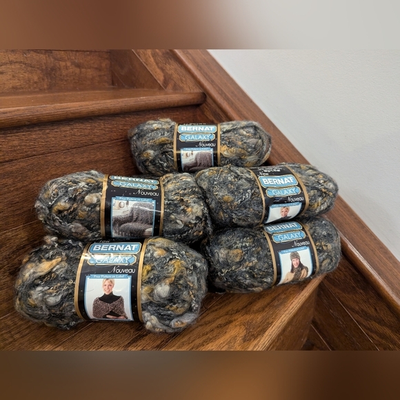 Bernat Galaxy yarn 8x 50g balls, color Mercury (gray beige gold white) - Picture 5 of 12